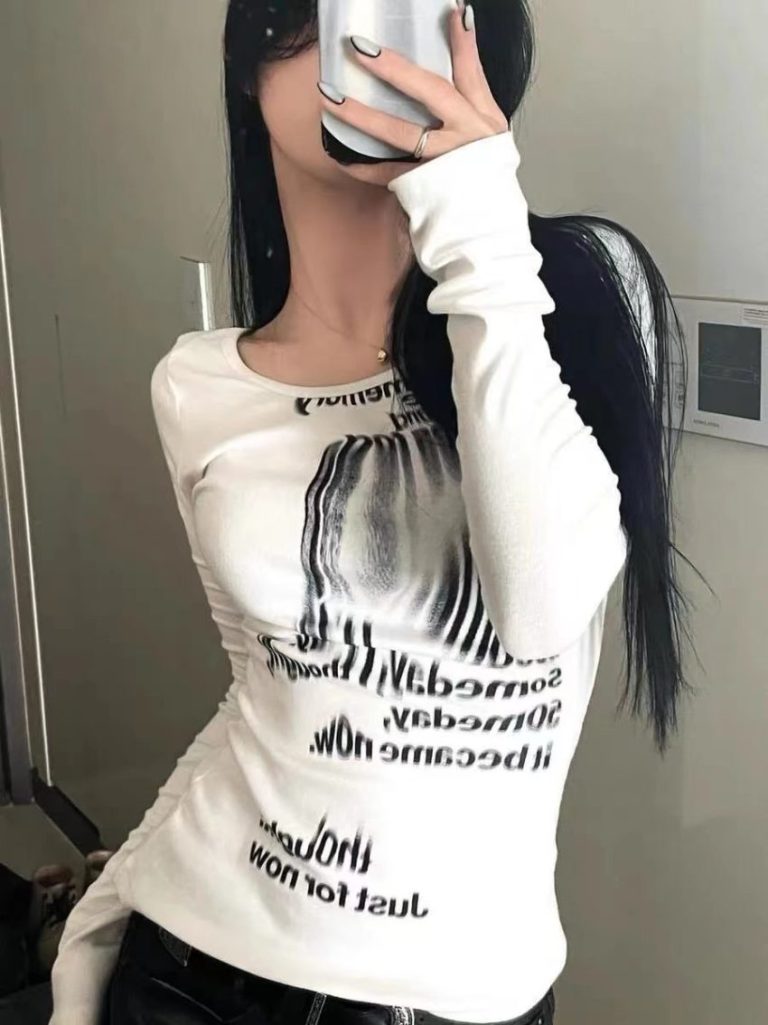 Street Letter Print Long-Sleeve Top
