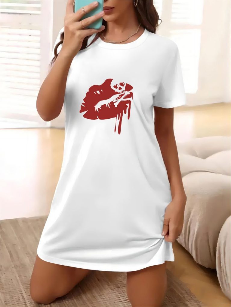 Red Heart Print V-Neck Tee